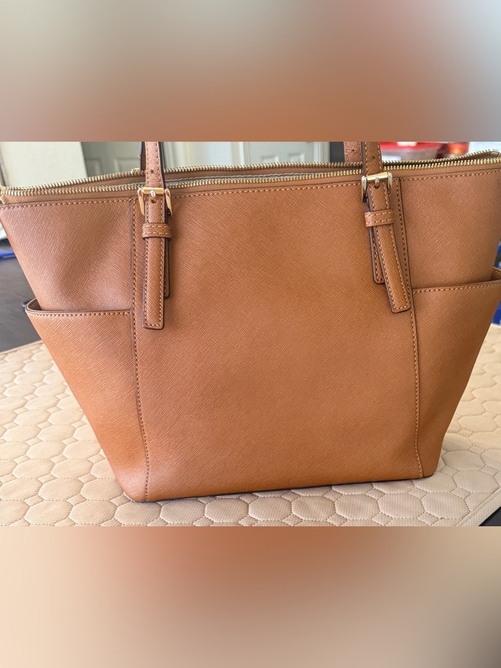Michael Kors Jet Set Travel
Saffiano LeatherTote in 
Luggage Brown EUC like new! - Picture 6 of 17